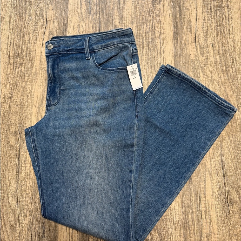 Classic Blue Women's Jeans - NWT Old Navy Mid Rise Boot Cut - Size 14 Short